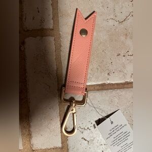 Brand new thirty one cord keychain
Color coral peach smooth pebble